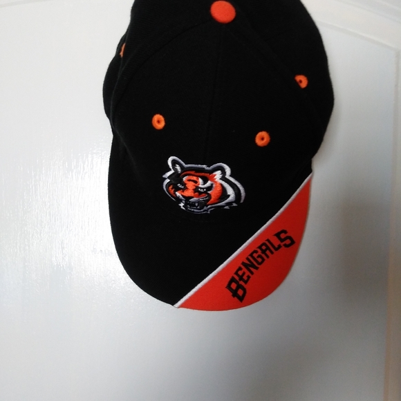 Hat - Picture 2 of 4